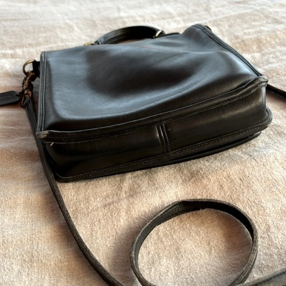 Vintage Coach Classic Leather Crossbody - Picture 6 of 13